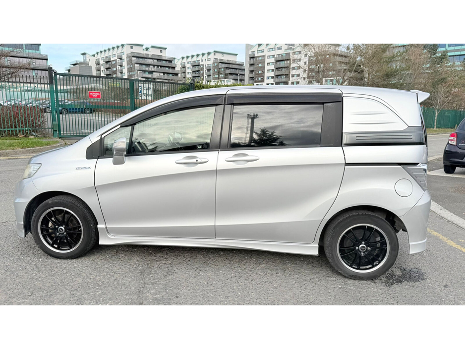 2013 Honda Freed - image 6