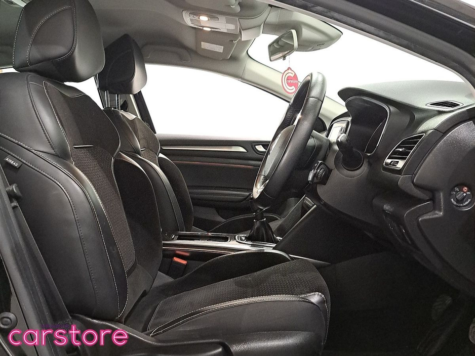 2020 Renault Megane - image 12