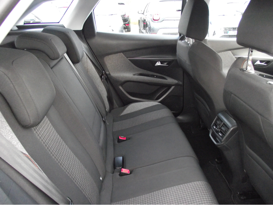 2017 Peugeot 3008 - image 12