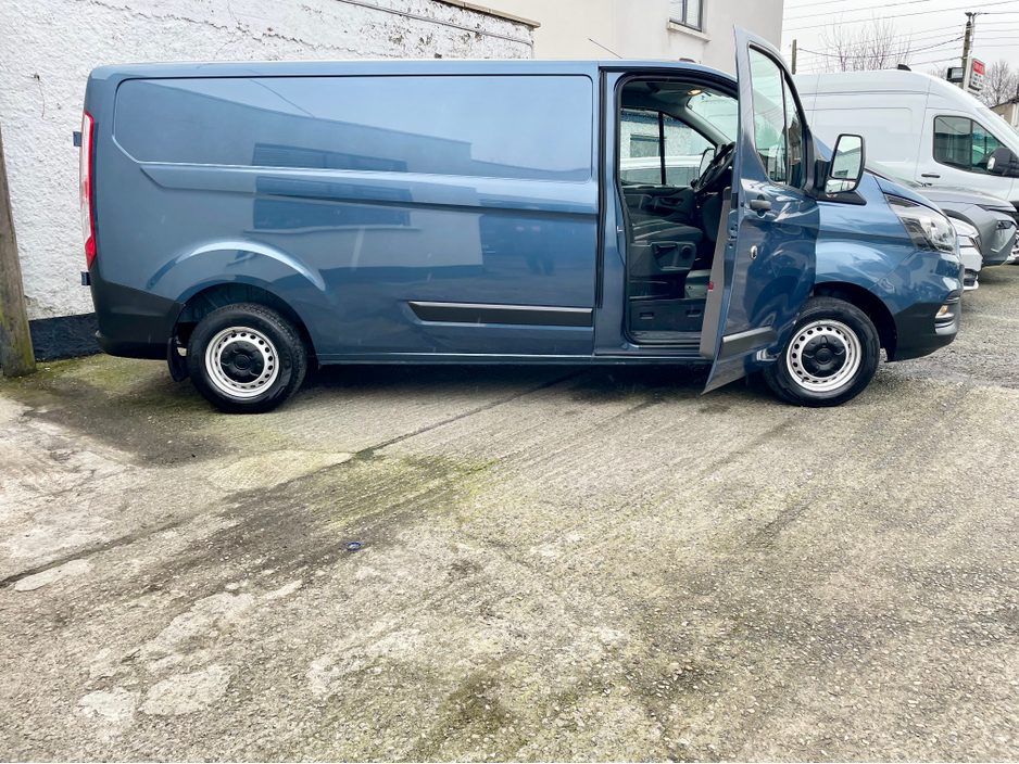 2023 Ford Transit Custom - image 6