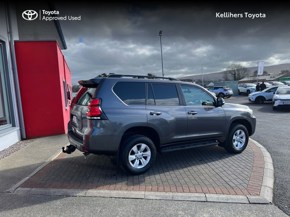 2021 Toyota Landcruiser - image 2