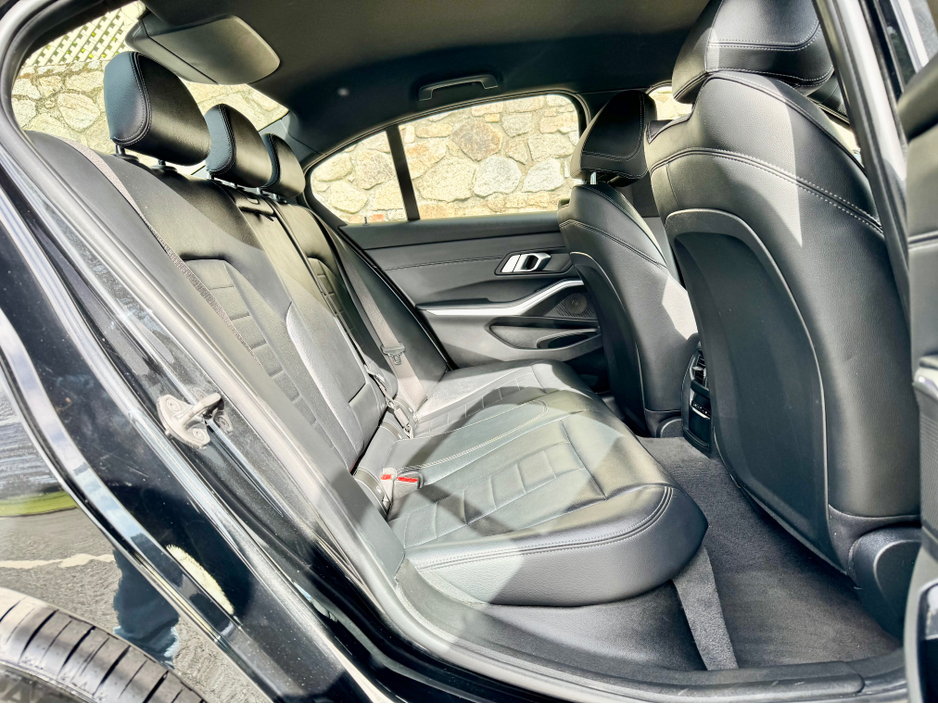 2020 BMW 3 Series - image 20