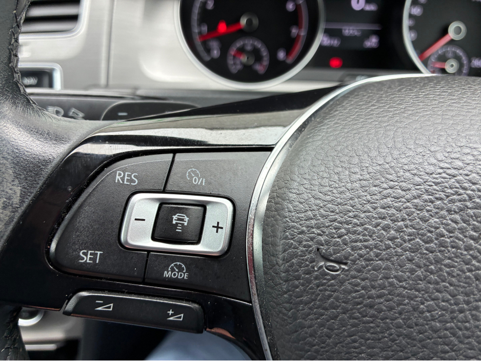 2015 Volkswagen Golf - image 20