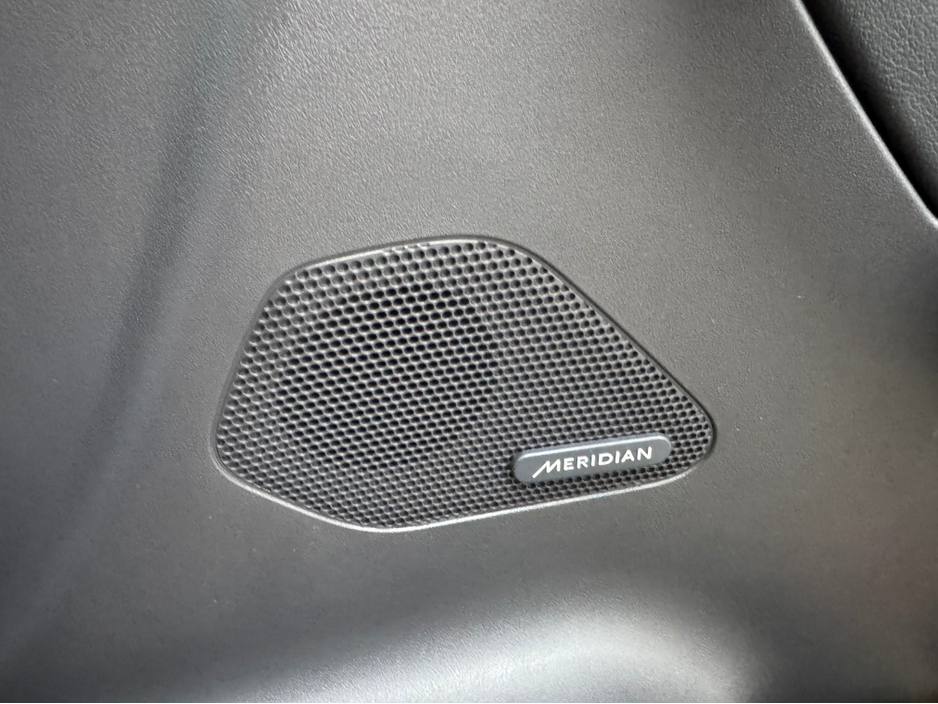 2016 Jaguar F-Pace - image 19