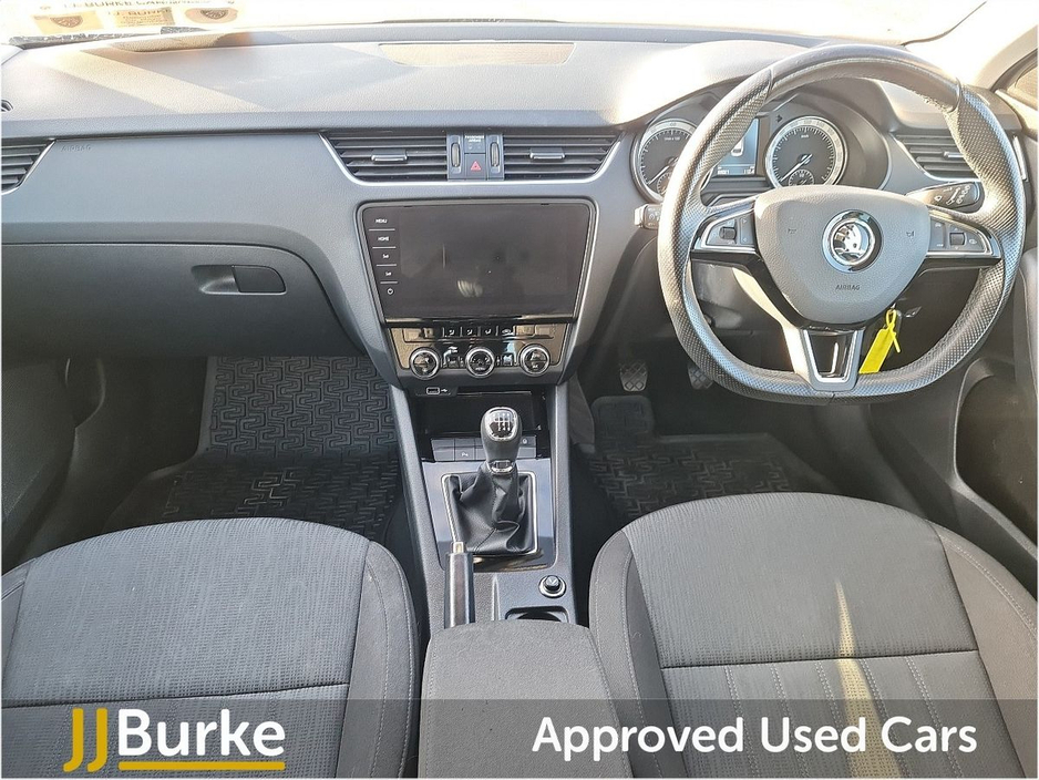 2020 Skoda Octavia - image 9