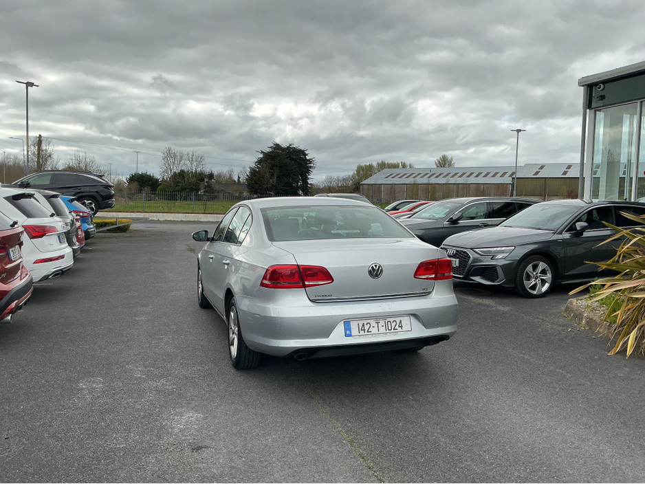 2014 Volkswagen Passat - image 9