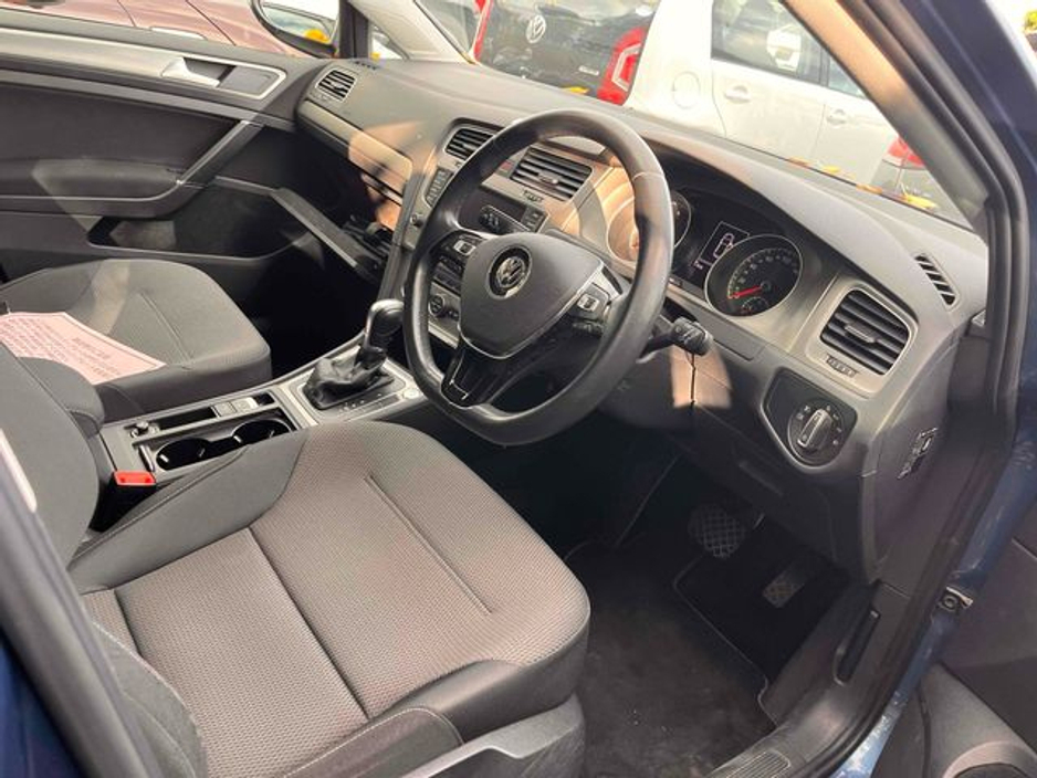 2015 Volkswagen Golf - image 3