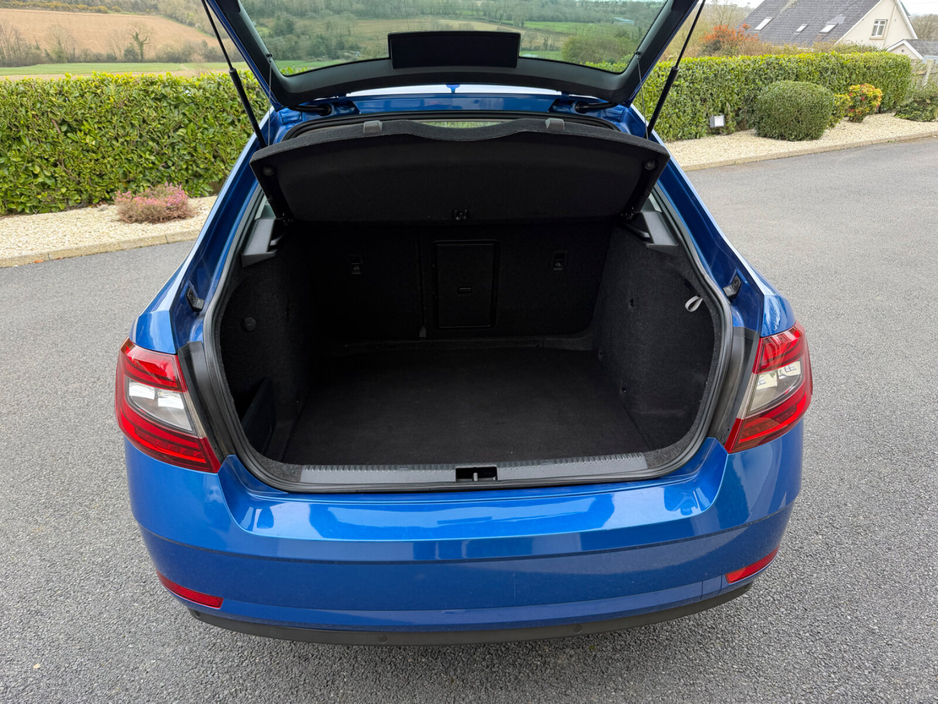 2020 Skoda Octavia - image 15