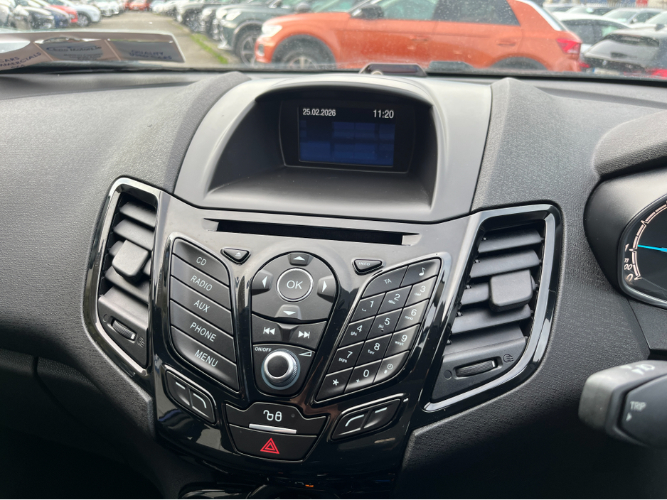2016 Ford Fiesta - image 17