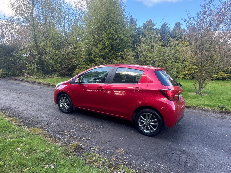 2016 Toyota Yaris - image 3