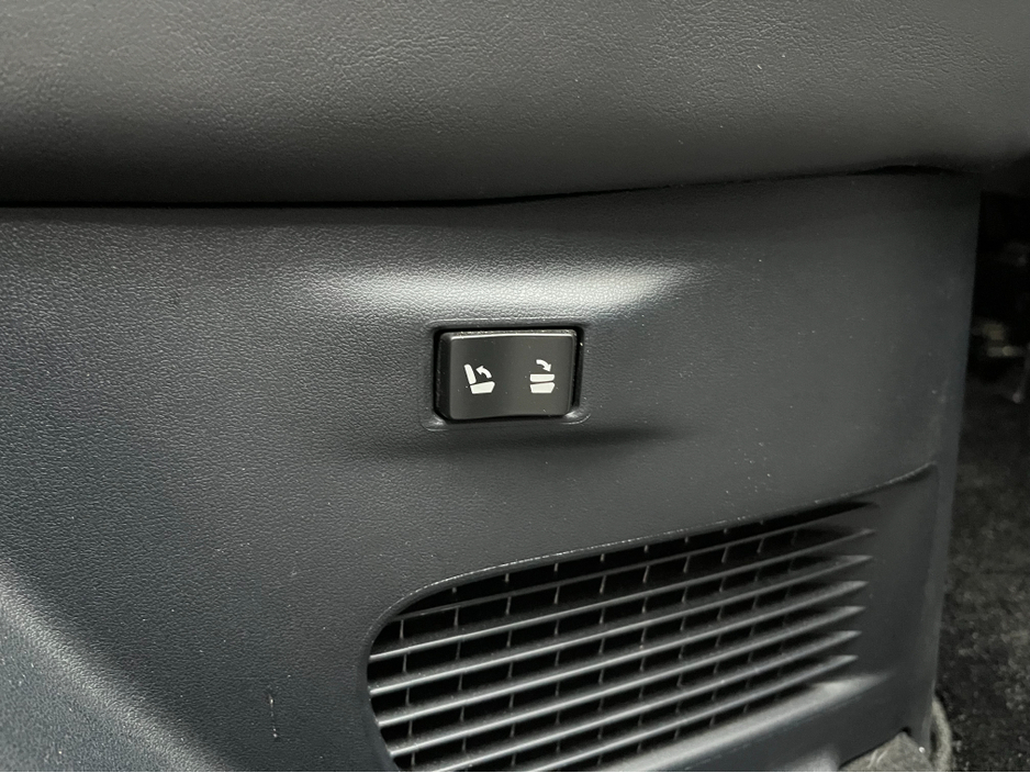 2019 Lexus NX 300 h - image 17