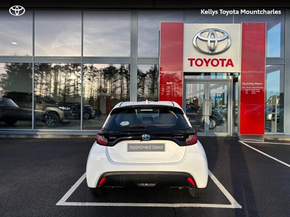 2024 Toyota Yaris YARIS 1.5 HYBRID LUNA