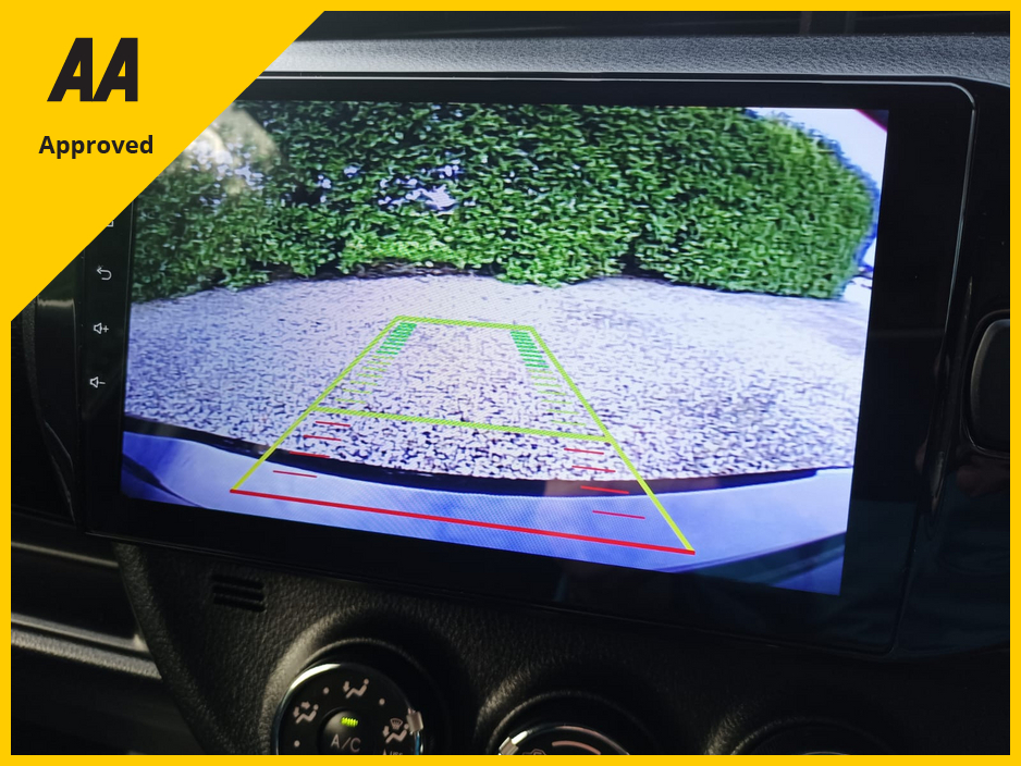 2020 Toyota Yaris - image 8