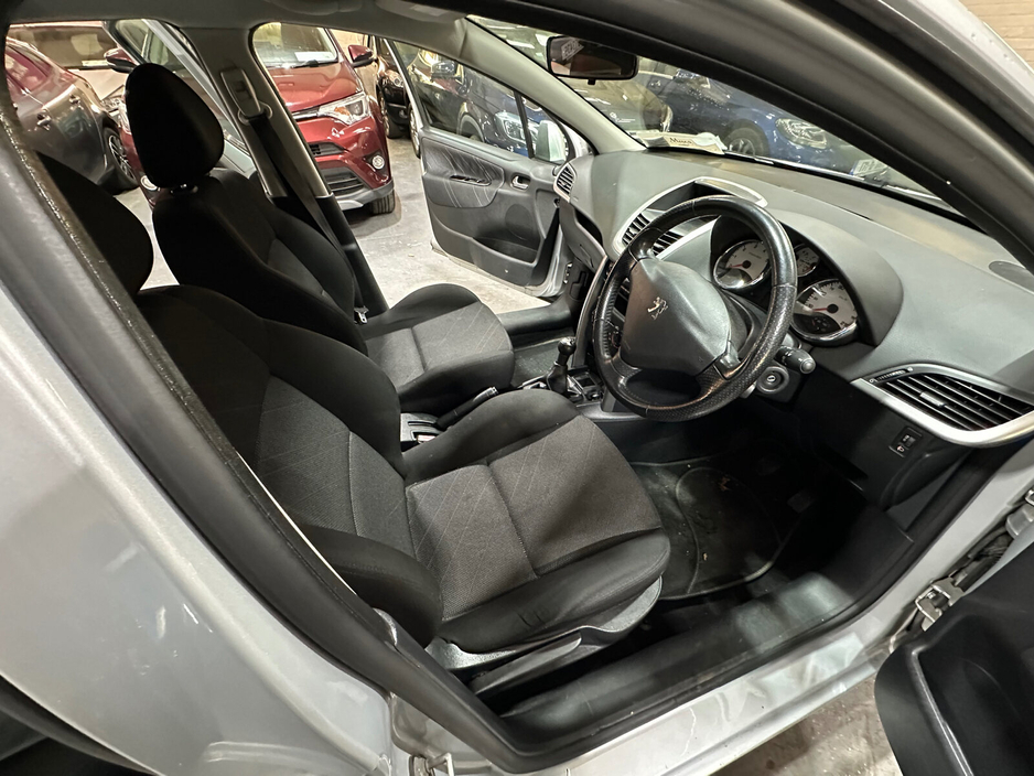 2008 Peugeot 207 1.4 75 bhp SX €2,888