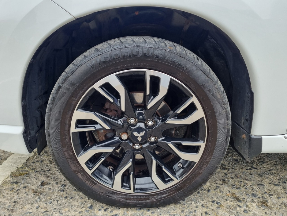 2016 Mitsubishi Outlander - image 7