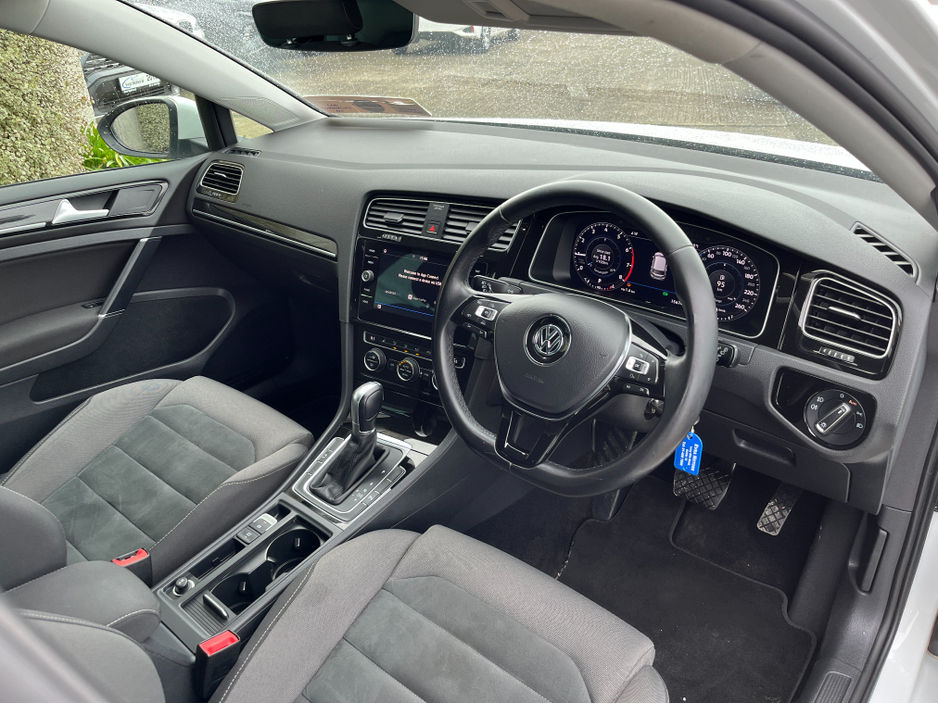 2018 Volkswagen Golf - image 13