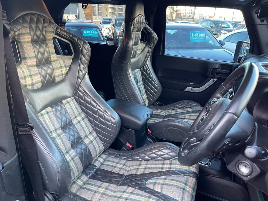 2015 Jeep Wrangler - image 19