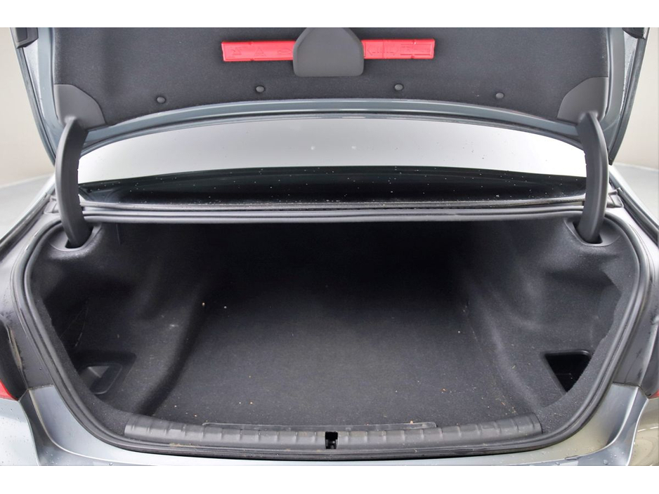 2018 BMW 5 Series - image 21