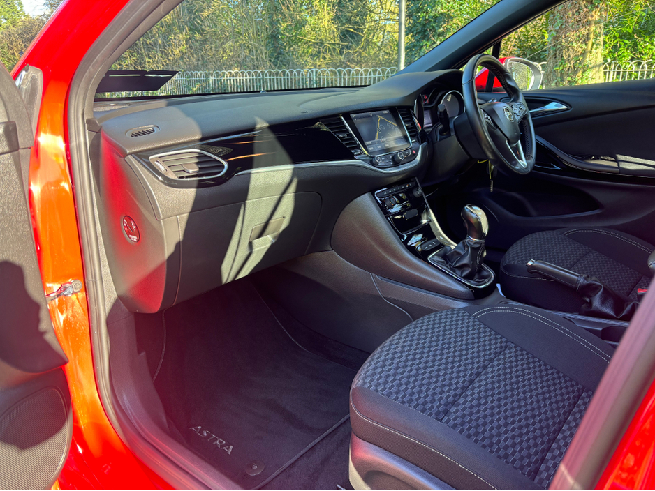 2016 Opel Astra - image 8