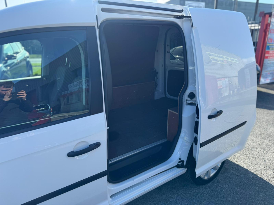 2018 Volkswagen Caddy - image 12