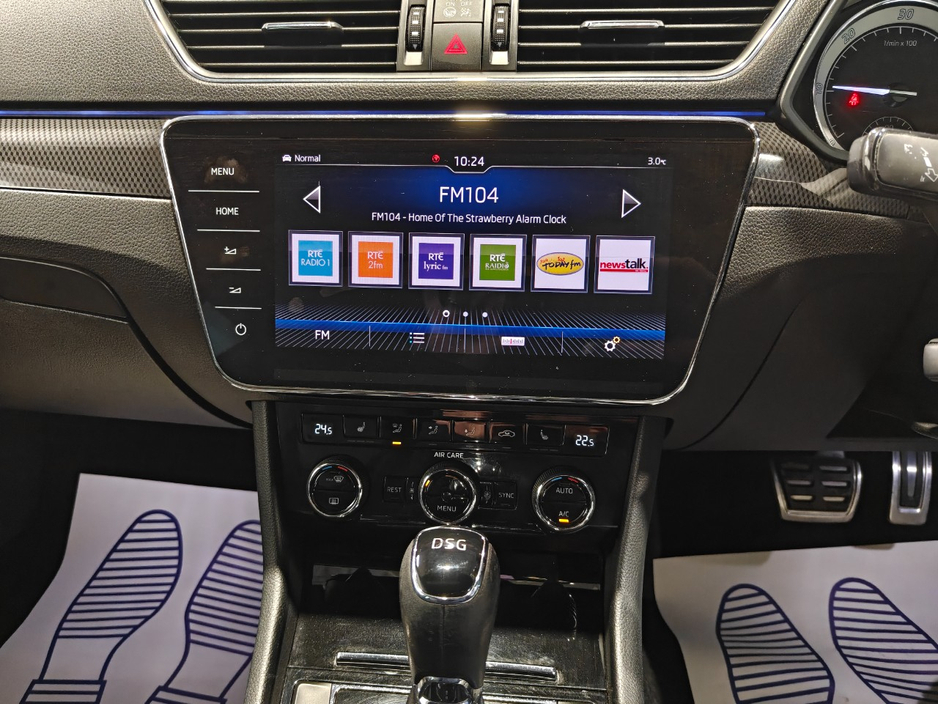 2018 Skoda Superb - image 12