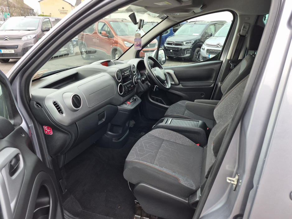 2017 Peugeot Partner - image 2