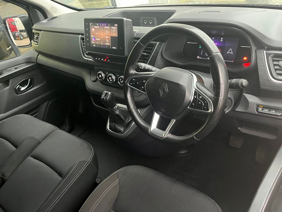 2024 Renault Trafic - image 9