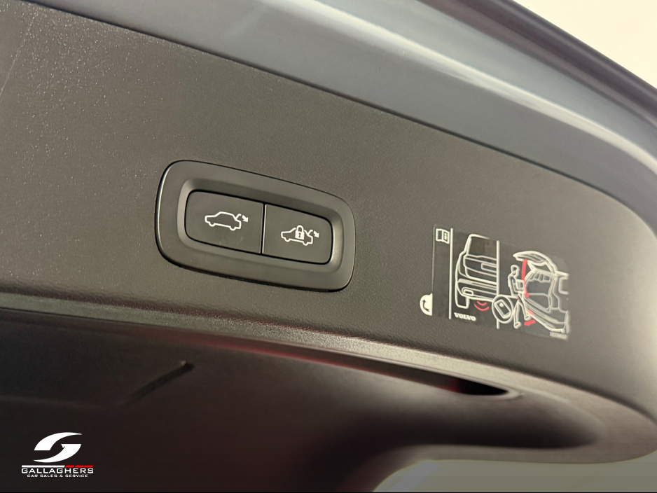 2020 Volvo XC40 - image 23