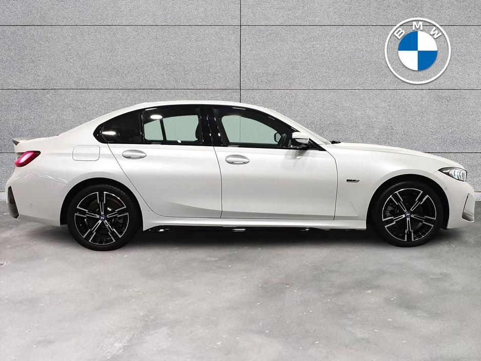 2023 BMW 3 Series - image 25