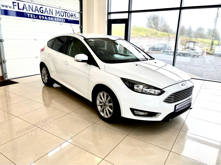 2016 Ford Focus - image 6