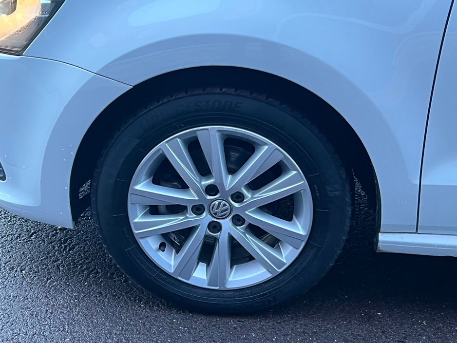 2017 Volkswagen Polo - image 11