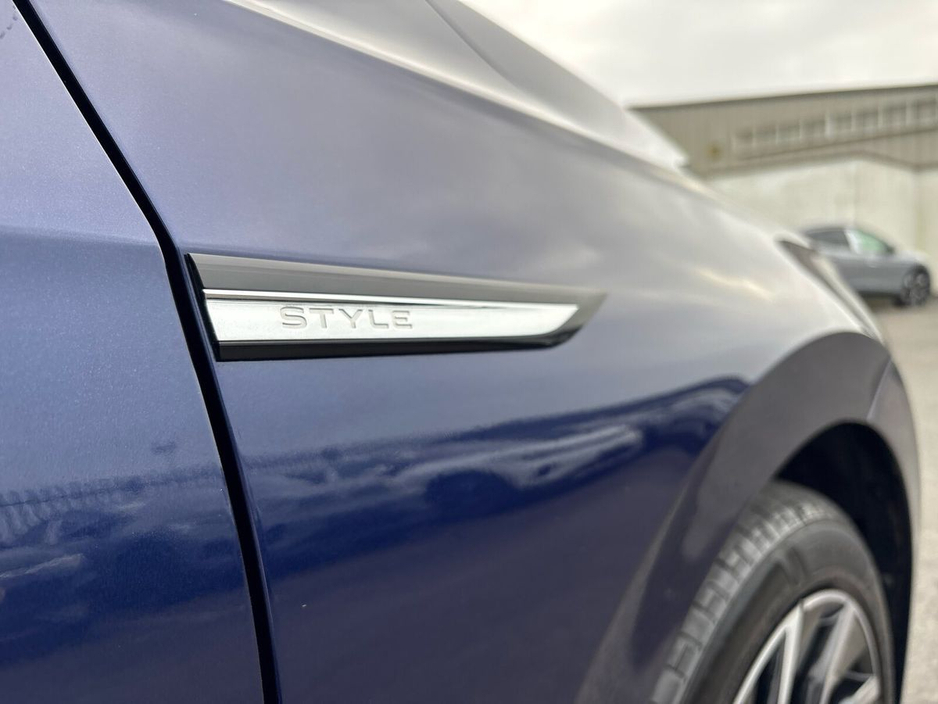 2023 Volkswagen Golf 2.0 TDI 115HP Style €29,975