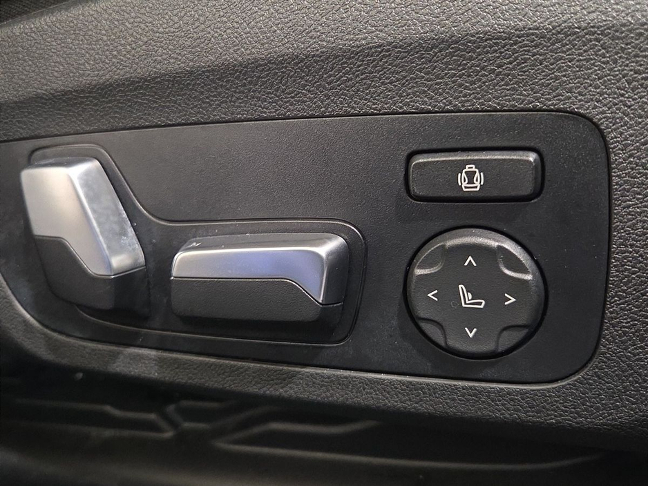 2023 BMW i4 - image 27