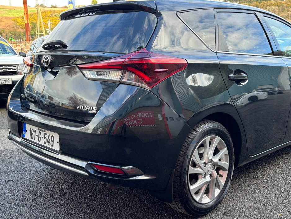 2016 Toyota Auris - image 16