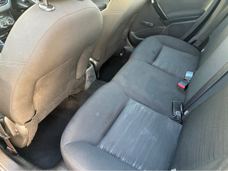 2013 Peugeot 208 - image 10