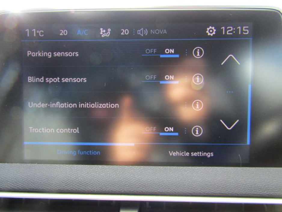 2018 Peugeot 3008 - image 30