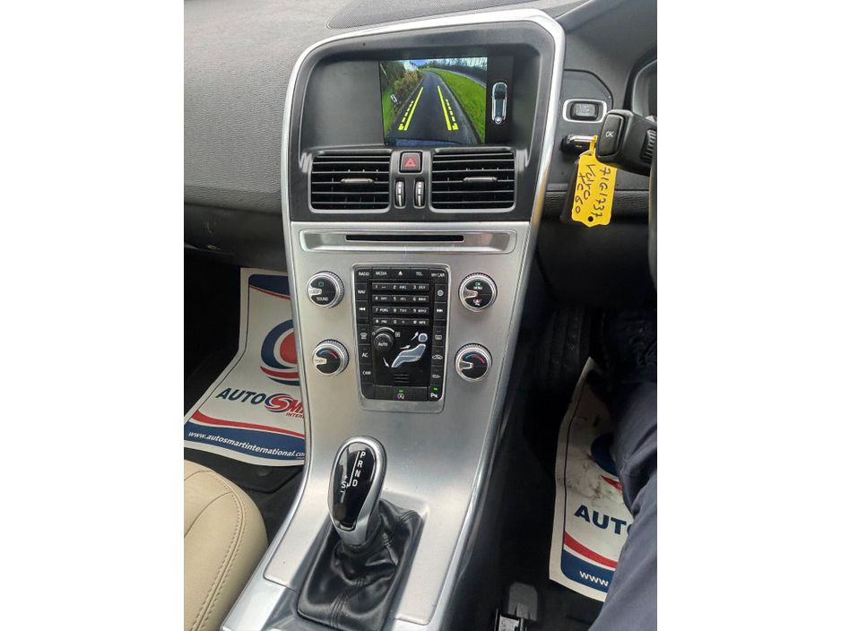 2017 Volvo XC60 - image 12