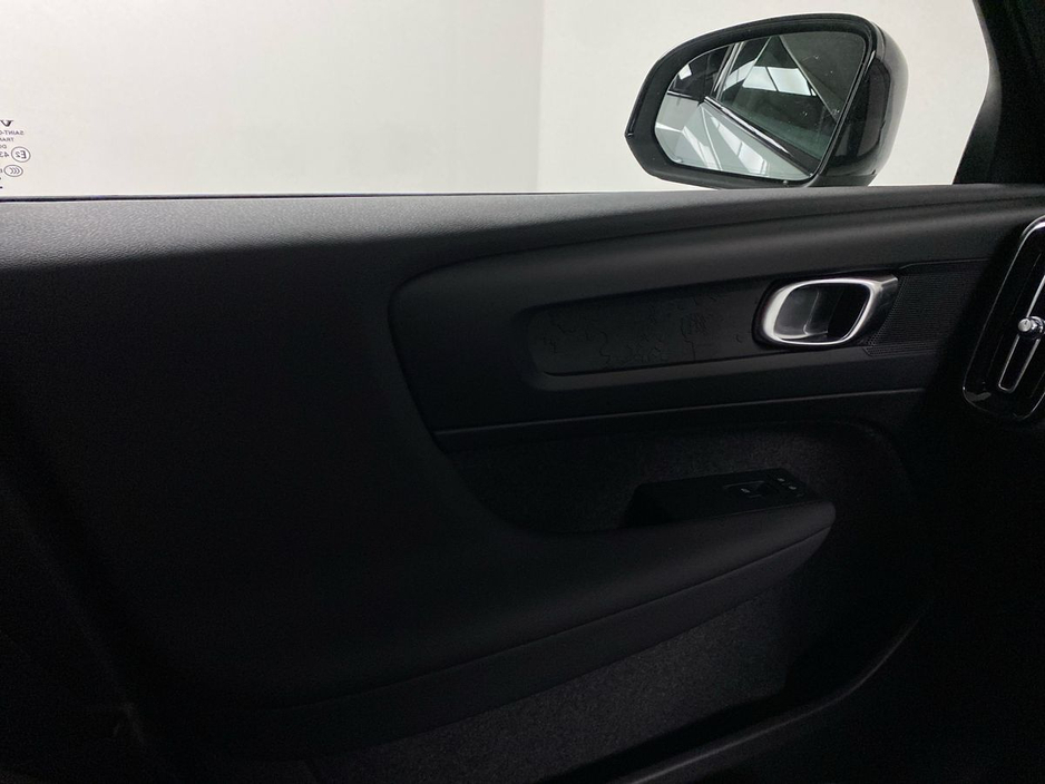 2026 Volvo EC40 - image 23