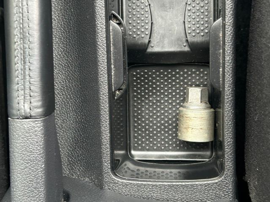 2013 Volkswagen Golf - image 24