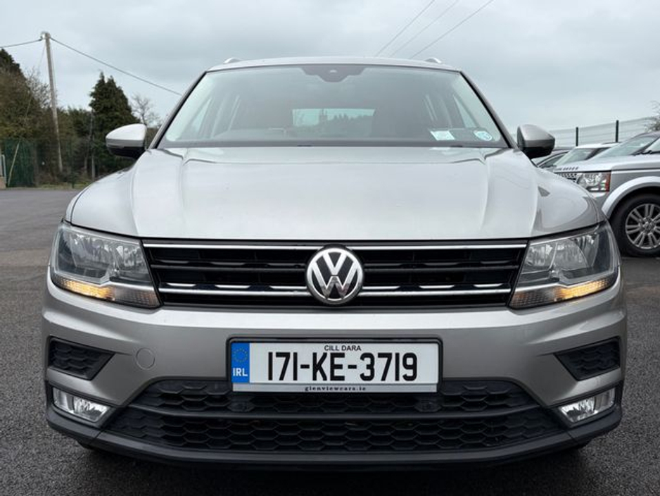 2017 Volkswagen Tiguan - image 2