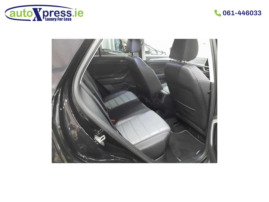 2023 Volkswagen T-Roc - image 4