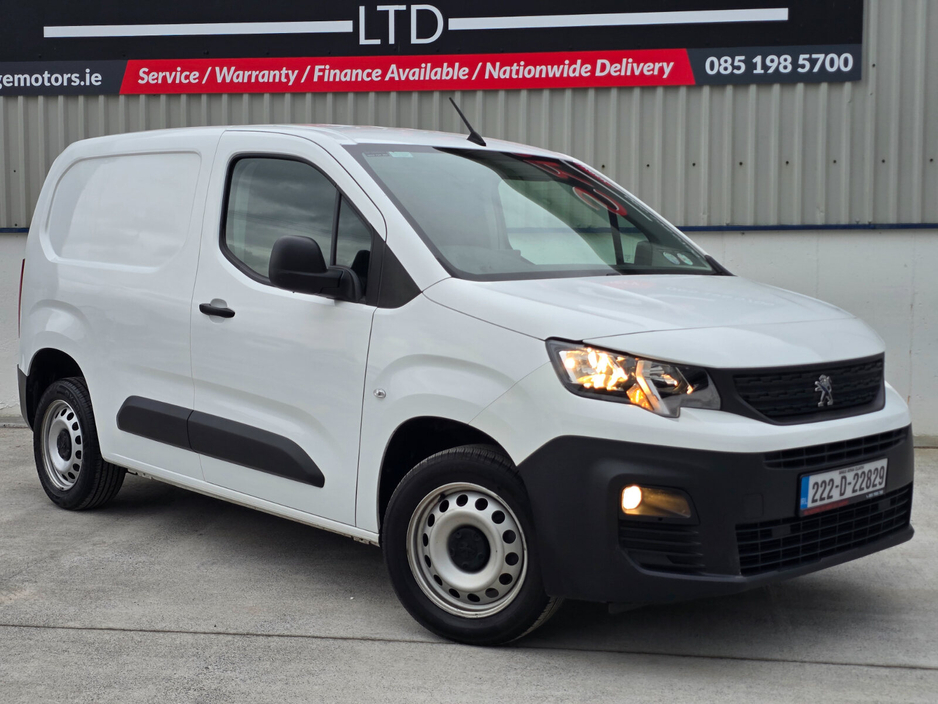 2022 Peugeot Partner - image 2