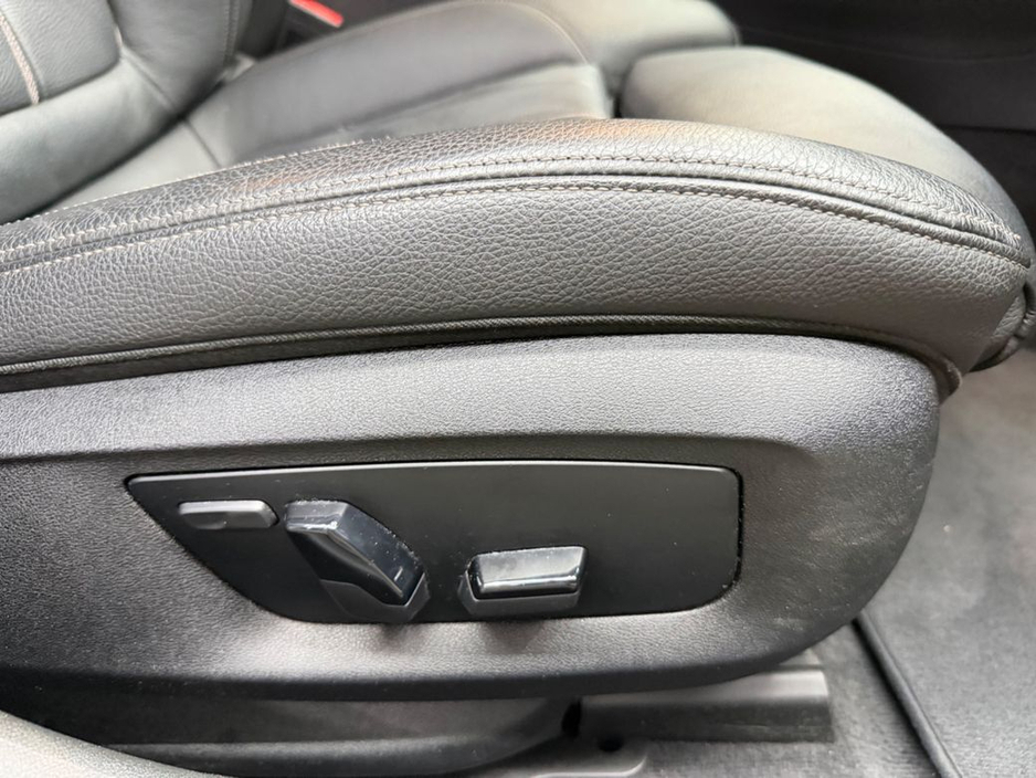 2019 BMW 5 Series - image 25