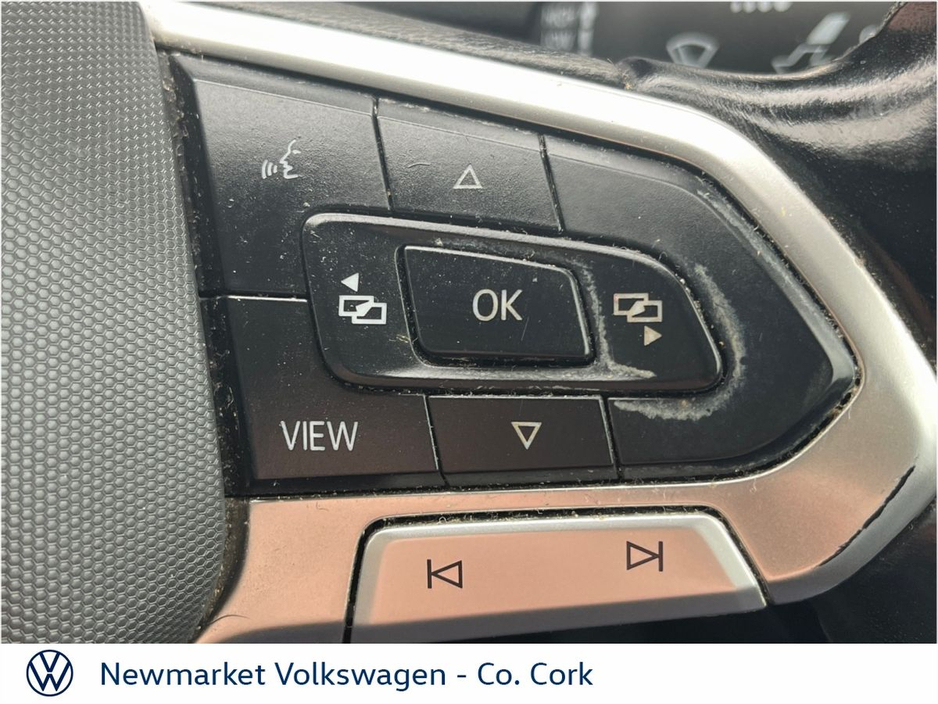 2021 Volkswagen Passat - image 24