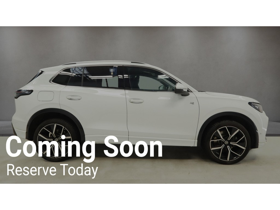 2025 Volkswagen Tiguan - image 5