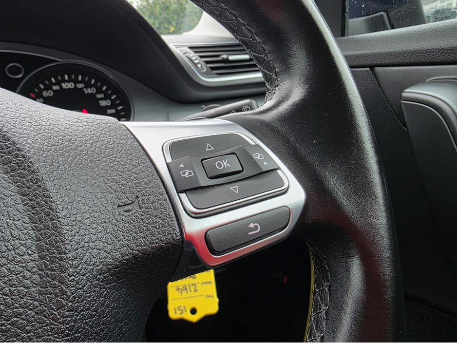 2015 Volkswagen Passat - image 22