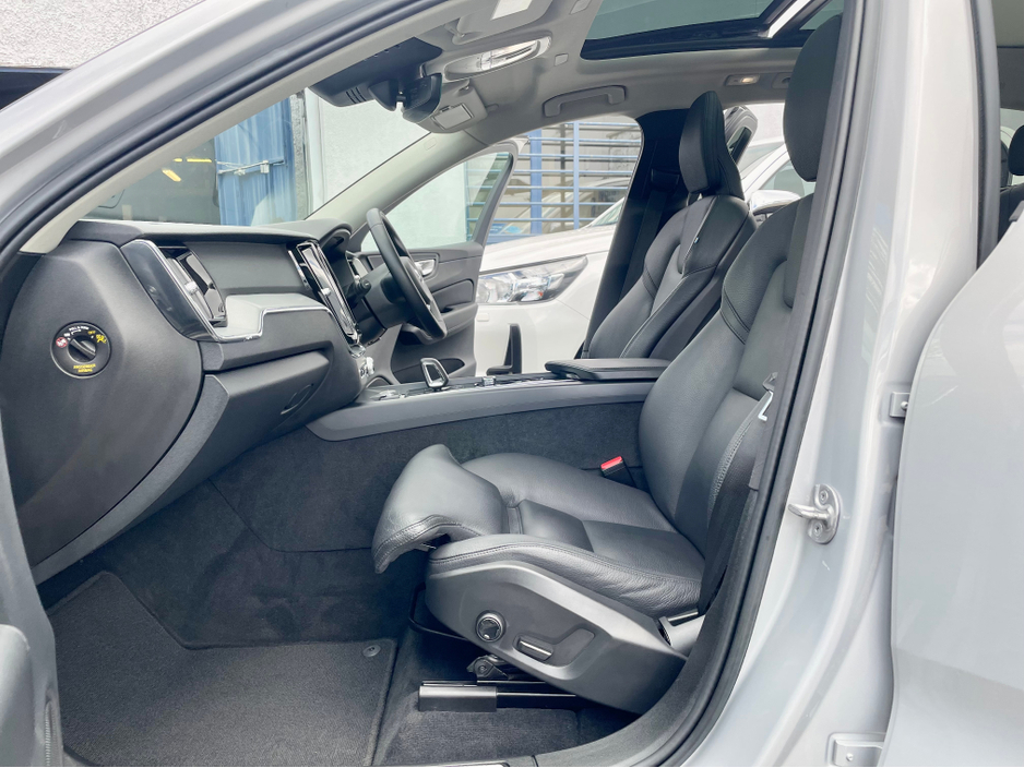 2023 Volvo XC60 - image 32