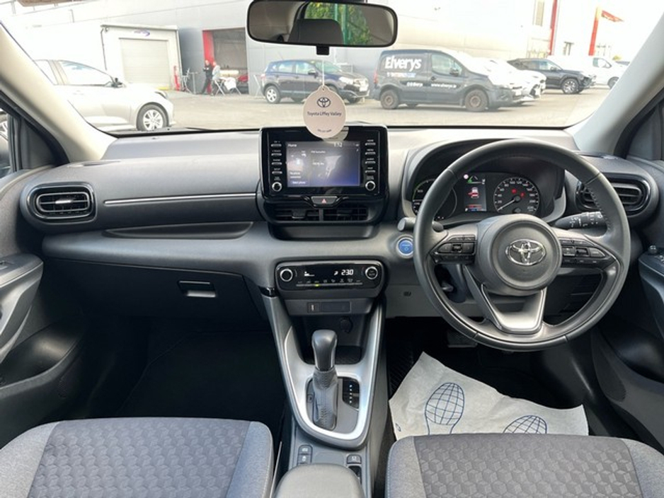 2023 Toyota Yaris - image 8