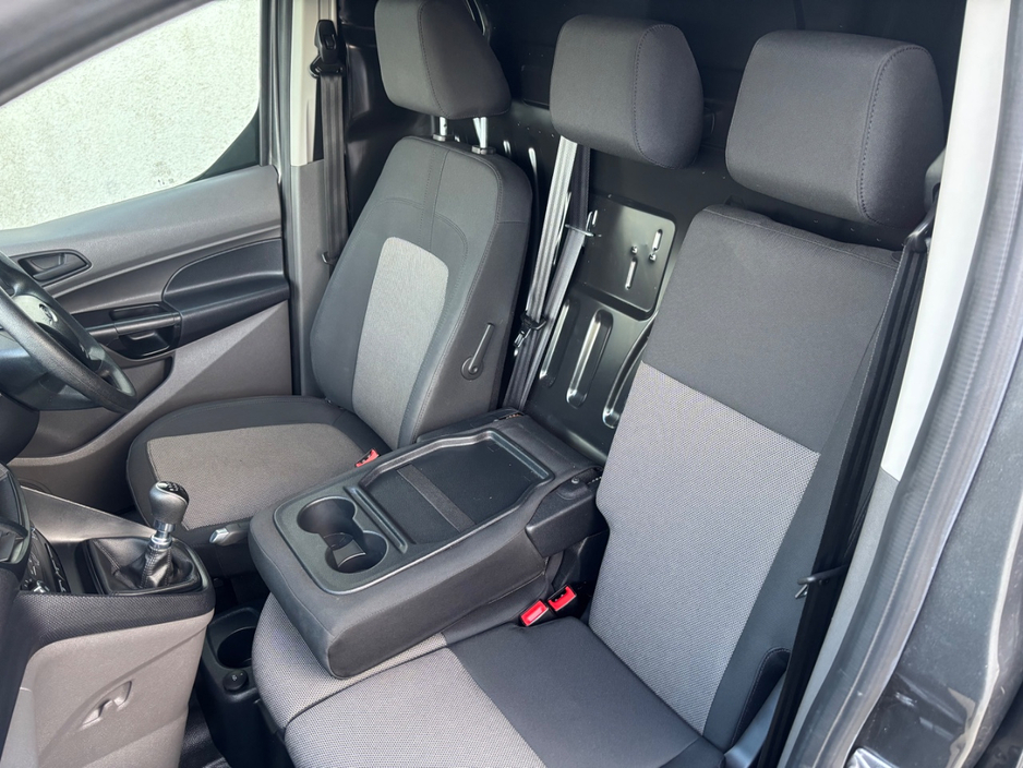 2022 Ford Transit Connect - image 18