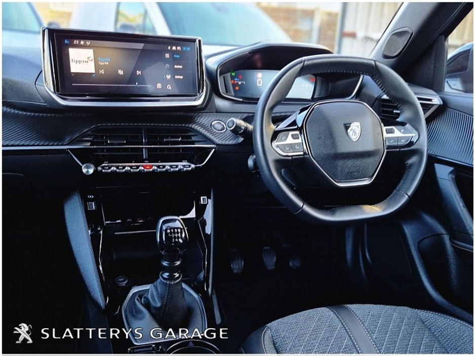 2024 Peugeot 2008 - image 2